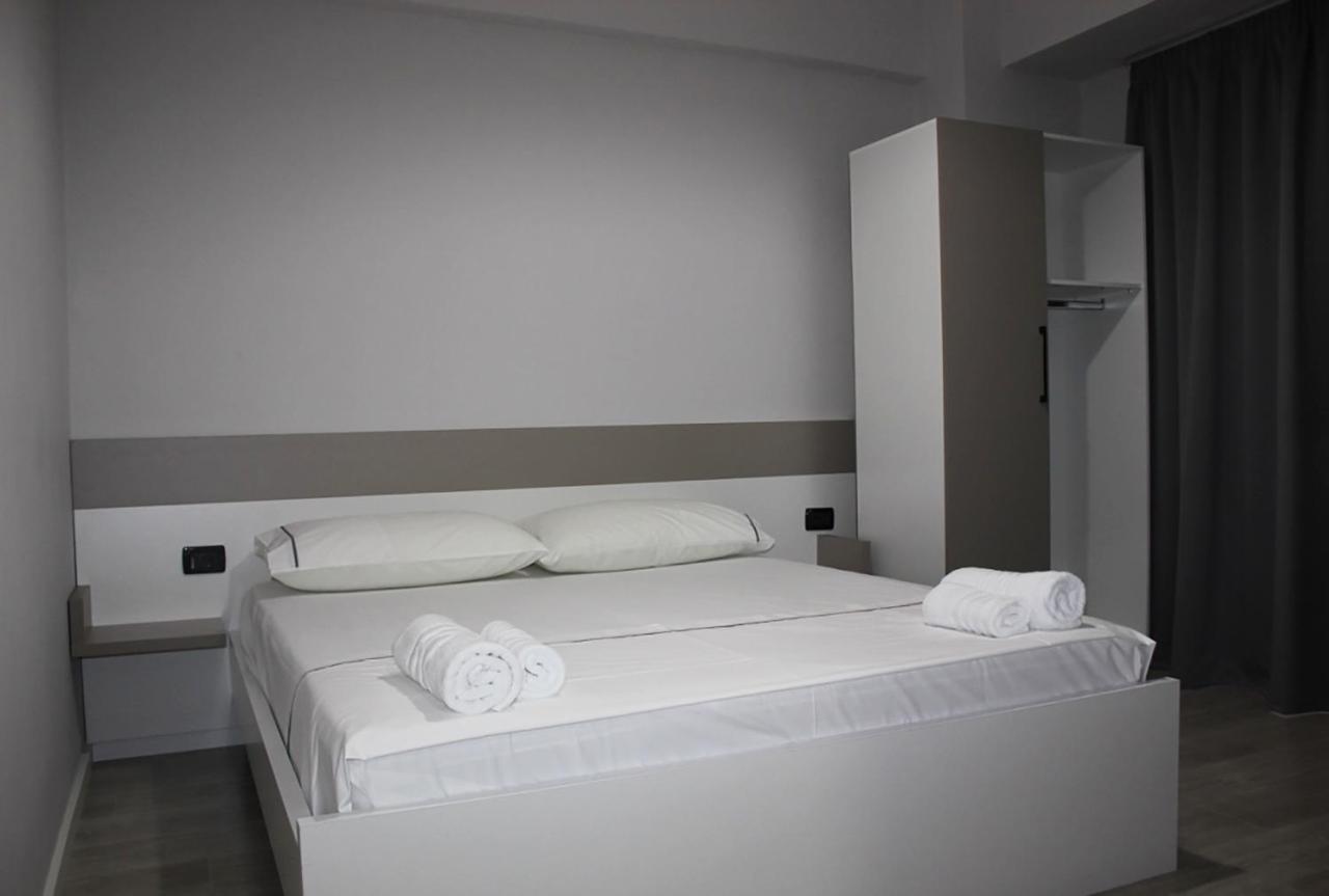 Hotel Cakalli Sarandë Exterior foto